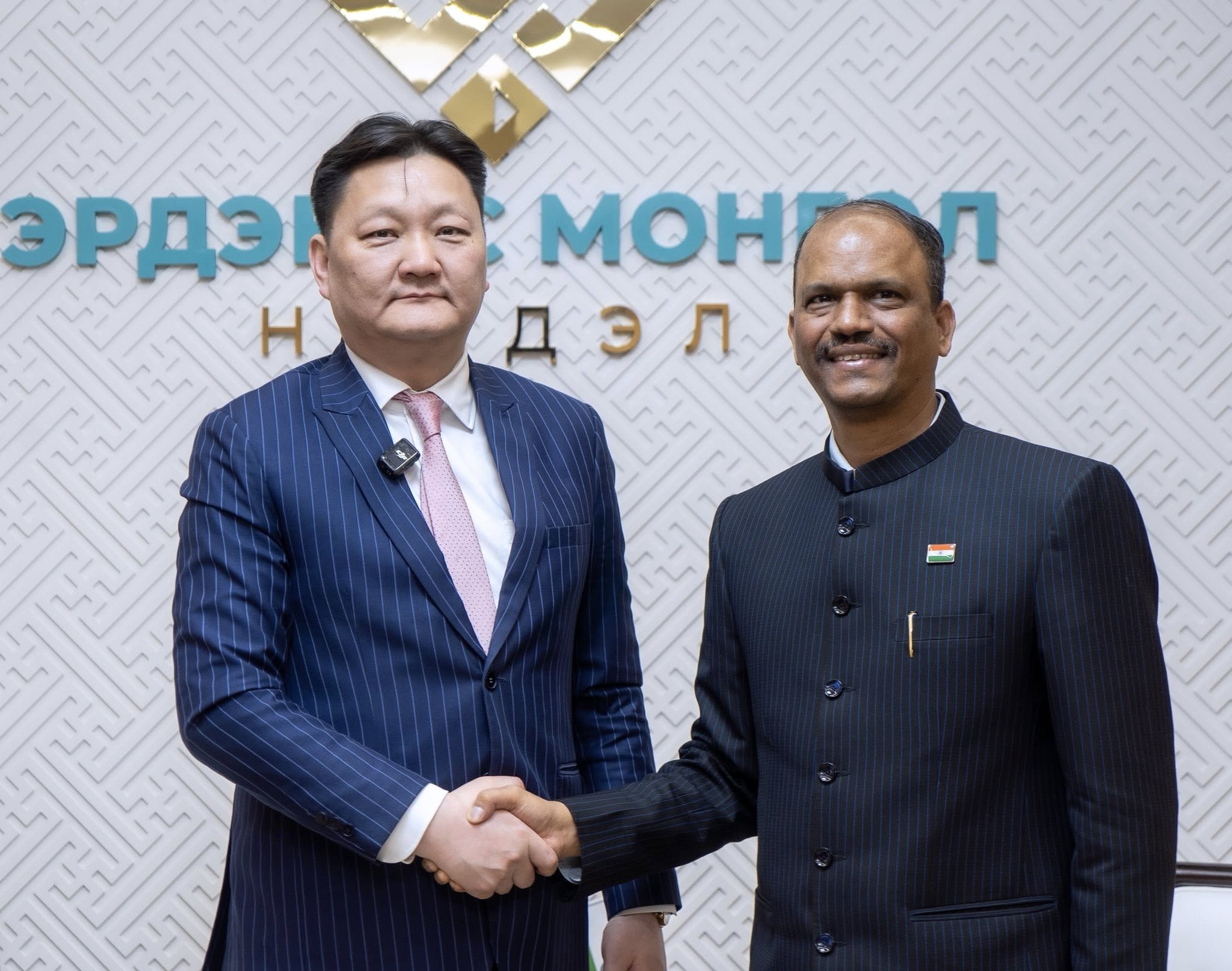 Энэтхэг улс руу коксжих нүүрсний дээжийг туршилтаар тээвэрлэнэ