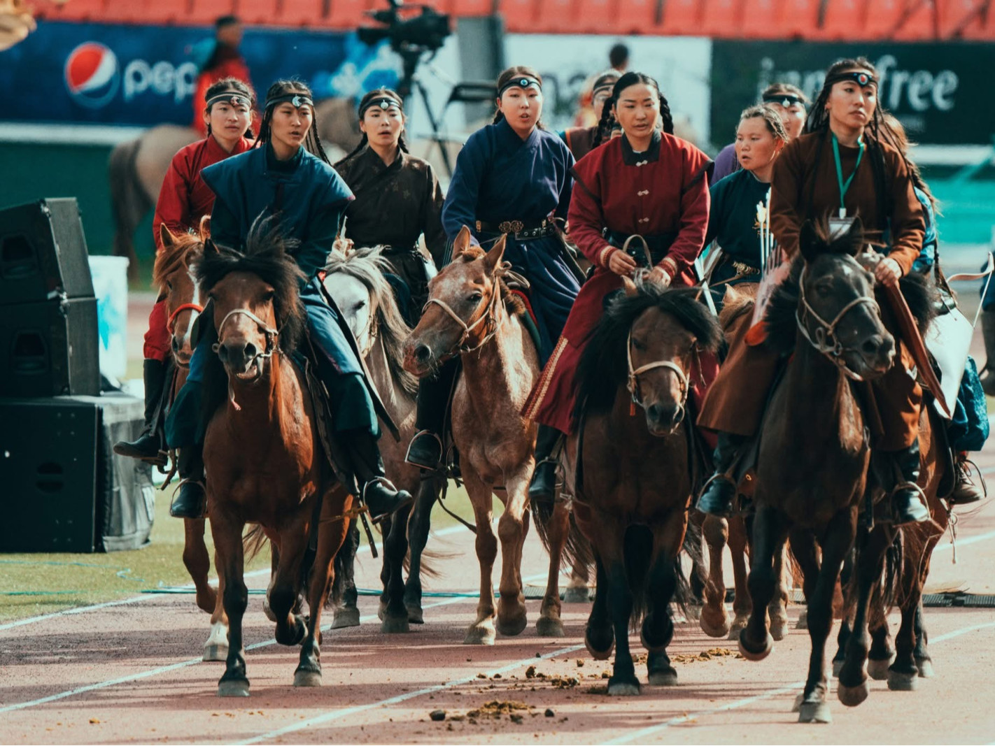 Морьт харвааны адууг хулгайлсан залууст мөнгө угаасан хэмээн яллах дүгнэлт үйлджээ