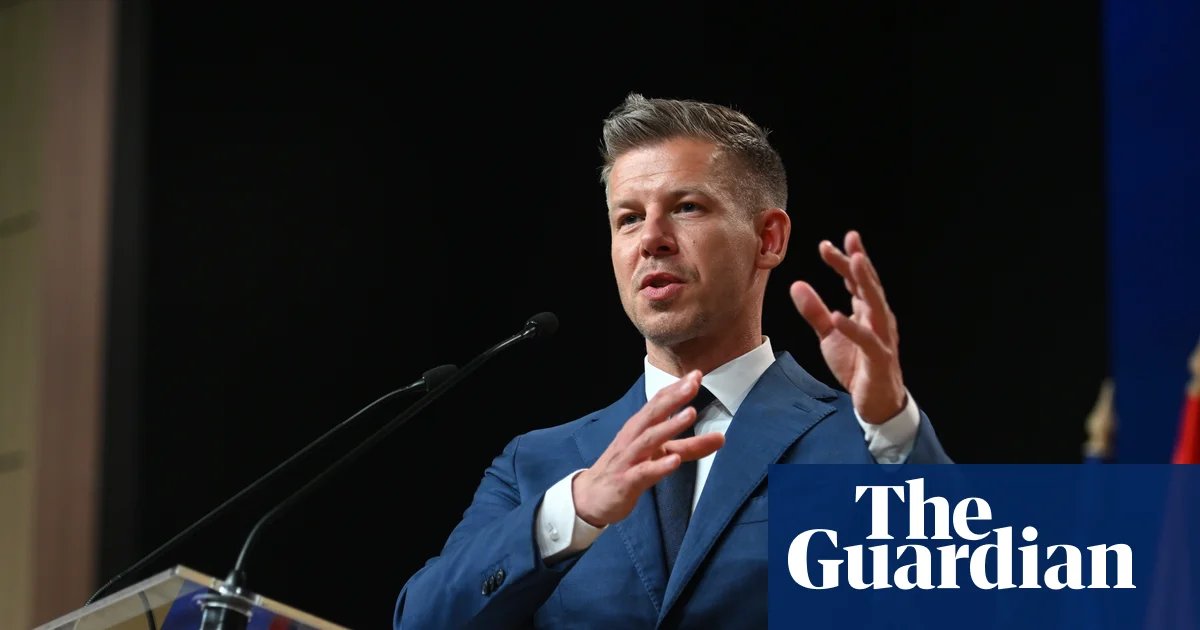 Ерөнхийлөгч асан Орбаны ойрын хүрээллийн хүмүүсийг хууль хяналтын байгууллагаар шалгуулна