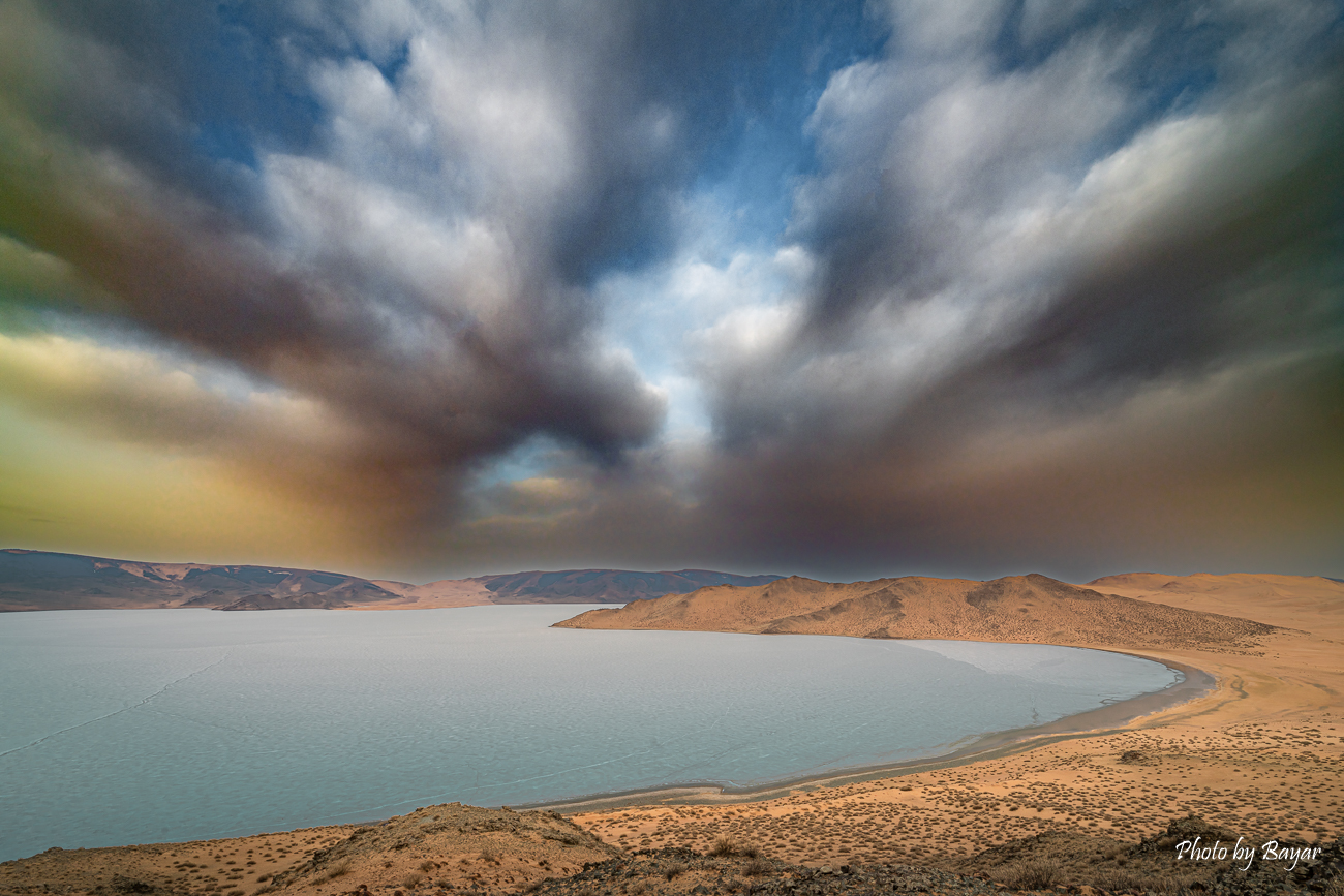 Нийт нутгаар хүчтэй цасан болон шороон шуурга шуурч хүйтэрнэ