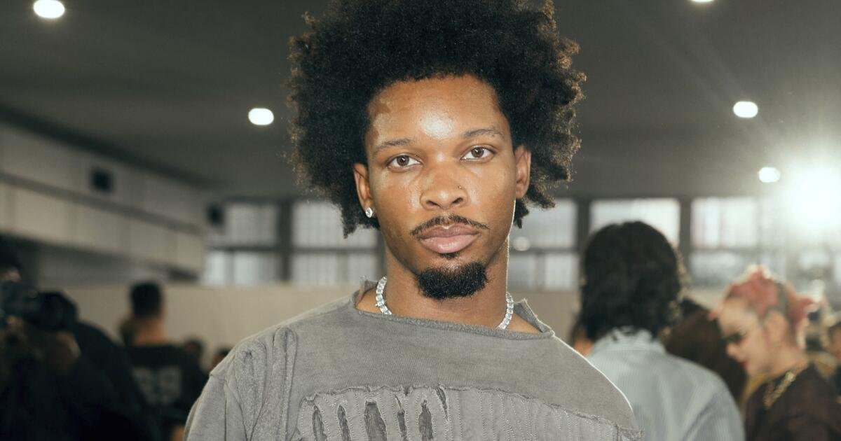 Америкийн дуучин d4vd өсвөр насны охиныг хөнөөсөн хэргээр баривчлагдлаа