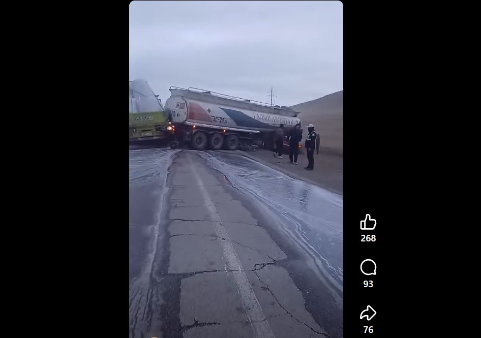 БИЧЛЭГ: Цистернийг хүнд даацын машин шүргэснээс их хэмжээний түлш зам дагуу асгарчээ