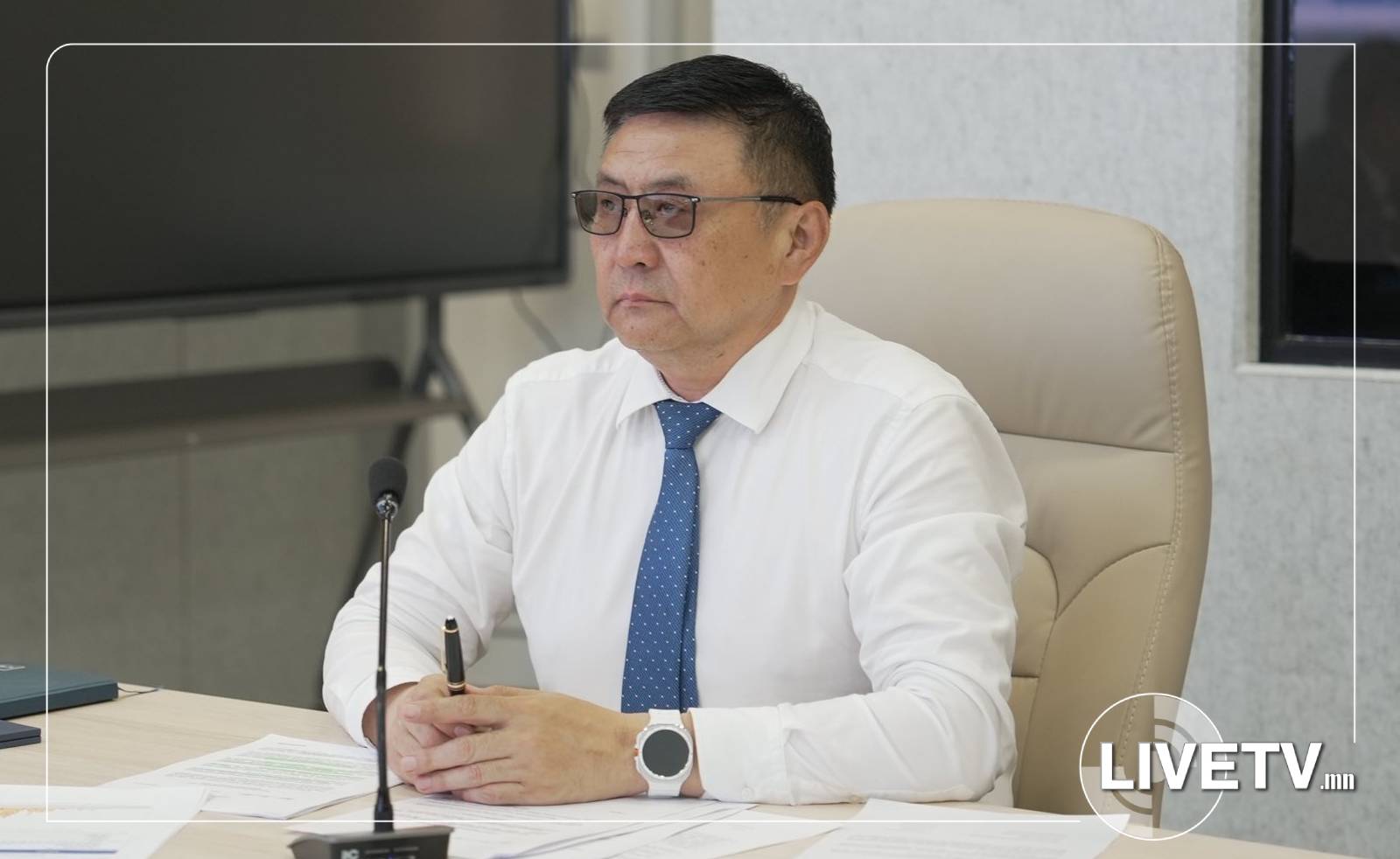 ЭМЯ-ны Төрийн нарийн бичгийн дарга асан Д.Очирбат авга дүүгээ Харвардын сургуульд явуулжээ