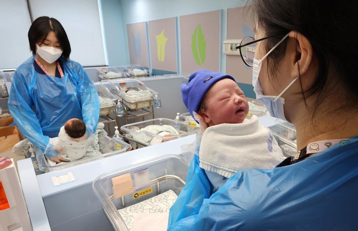 Өмнөд Солонгосын төрөлтийн түвшин өсчээ