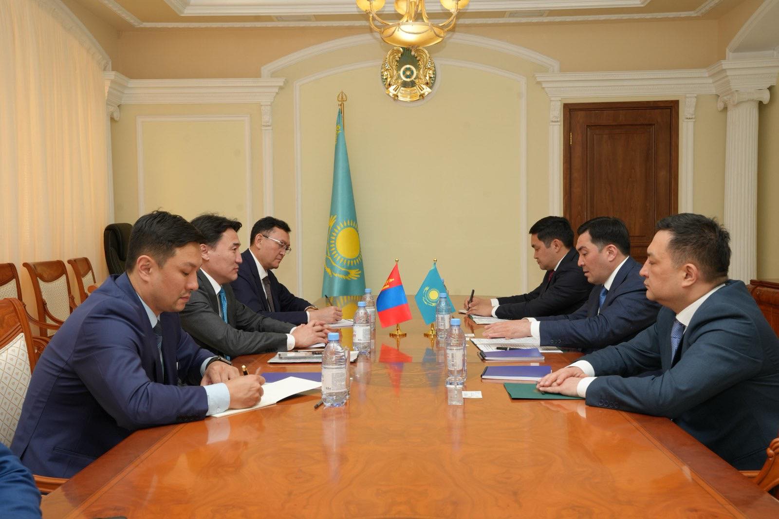 Казахстан улс манай улсад жилд нэг сая тонн түүхий нефть нийлүүлэхэд бэлэн гэдгээ илэрхийлж, санамж бичиг байгууллаа