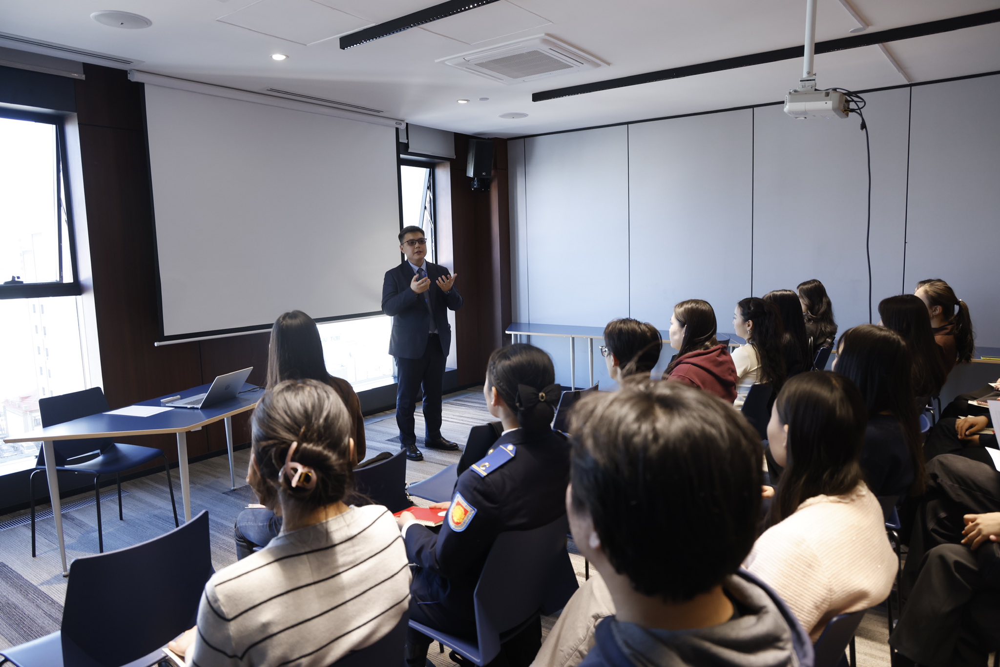 Санхүүгийн боловсролын "Сургагч-оюутан багш" хөтөлбөр эхэлжээ