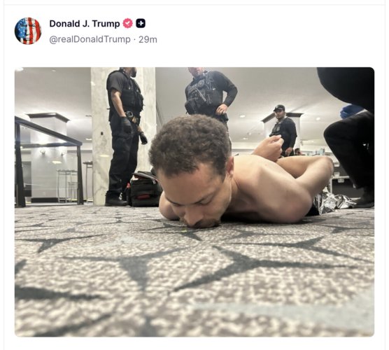 Цагаан ордны сурвалжлагчдын хүлээн авалтад зэвсэгт халдлага гарлаа