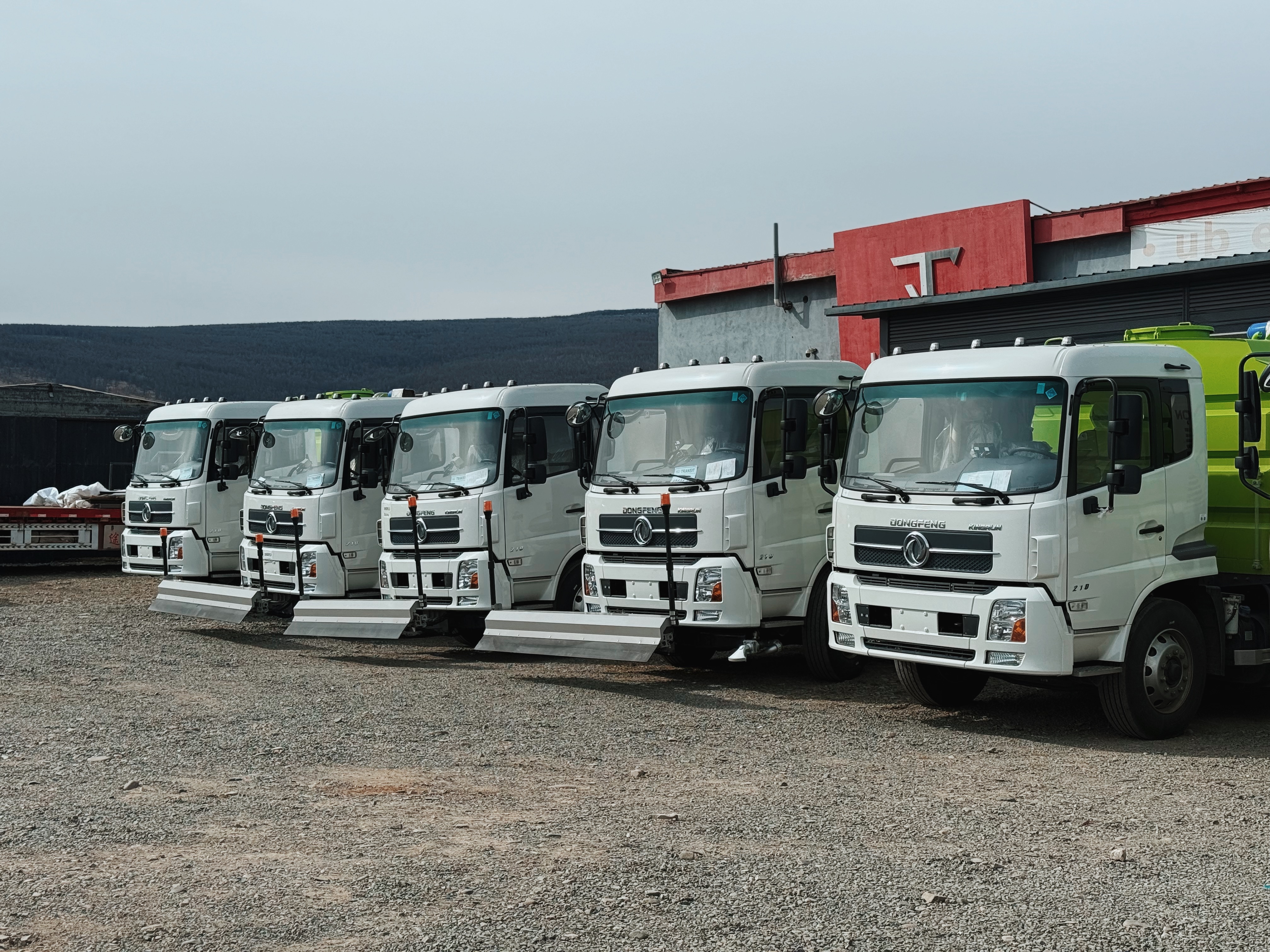 Хот, нийтийн аж ахуйн парк шинэчлэлтийн хүрээнд 40 тусгай зориулалтын машин механизмыг хүлээн авчээ