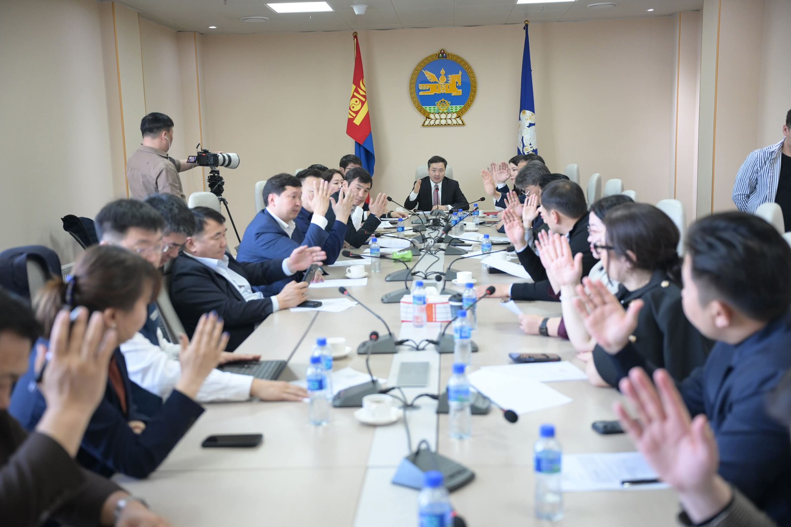 МАН-ын бүлэг хуралдаж, хариуцлага тооцуулах асуудлыг хэлэлцэж байна