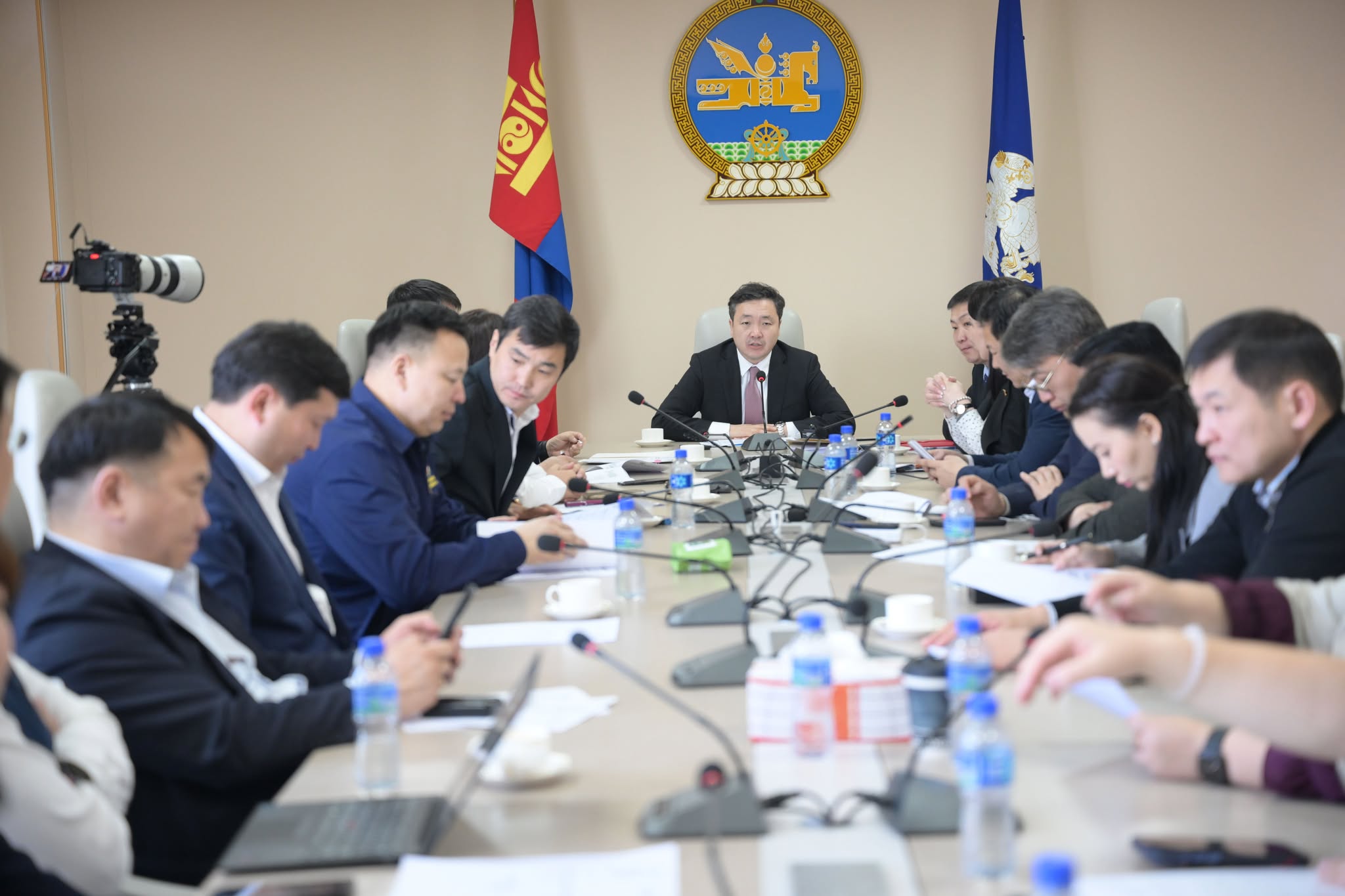 А.Баярыг төлөөлөгчдийг гүтгэсэн гэж үзэн намын хяналтын болон хуулийн байгууллагад хандахаар болжээ