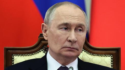 Кремль төрийн эргэлтээс болгоомжилж Путины аюулгүй байдлыг чангатгажээ