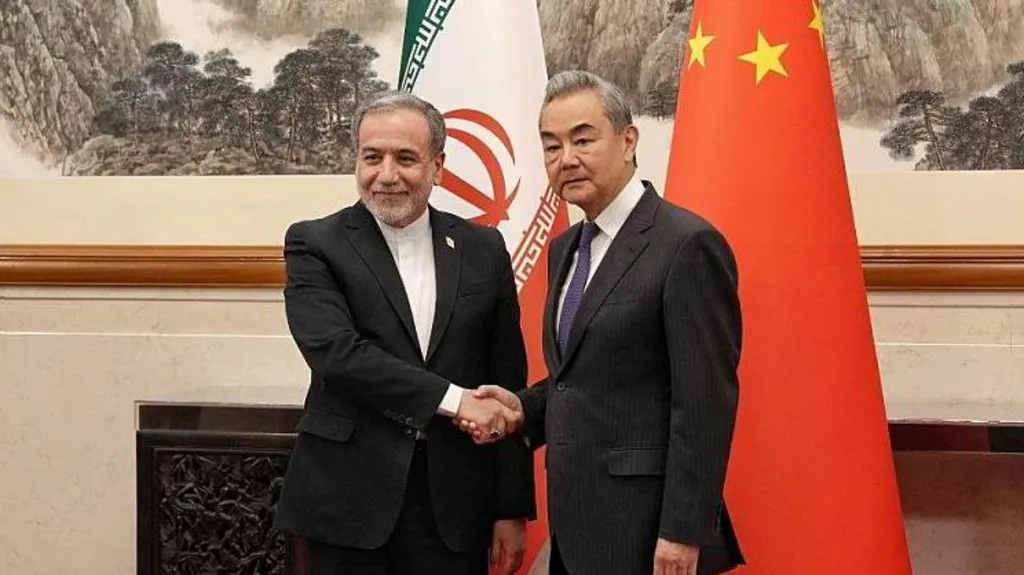 БНХАУ Ормузын хоолойг яаралтай нээхийг Иранд уриалав