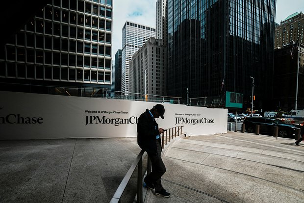 JPMorgan Chase банкны удирдлага бэлгийн хүчирхийллийн дуулианд холбогджээ