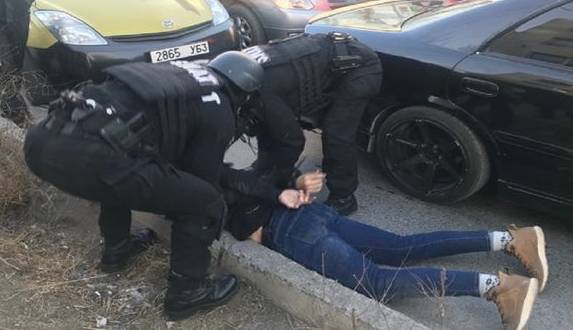 Улс дамнан хар тамхи наймаалдаг 12 хүнийг баривчиллаа