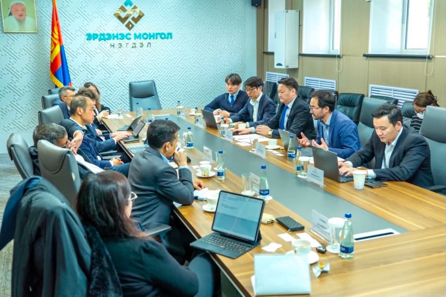 Олон улсын тэргүүлэх хөрөнгө оруулагчидтай уулзжээ
