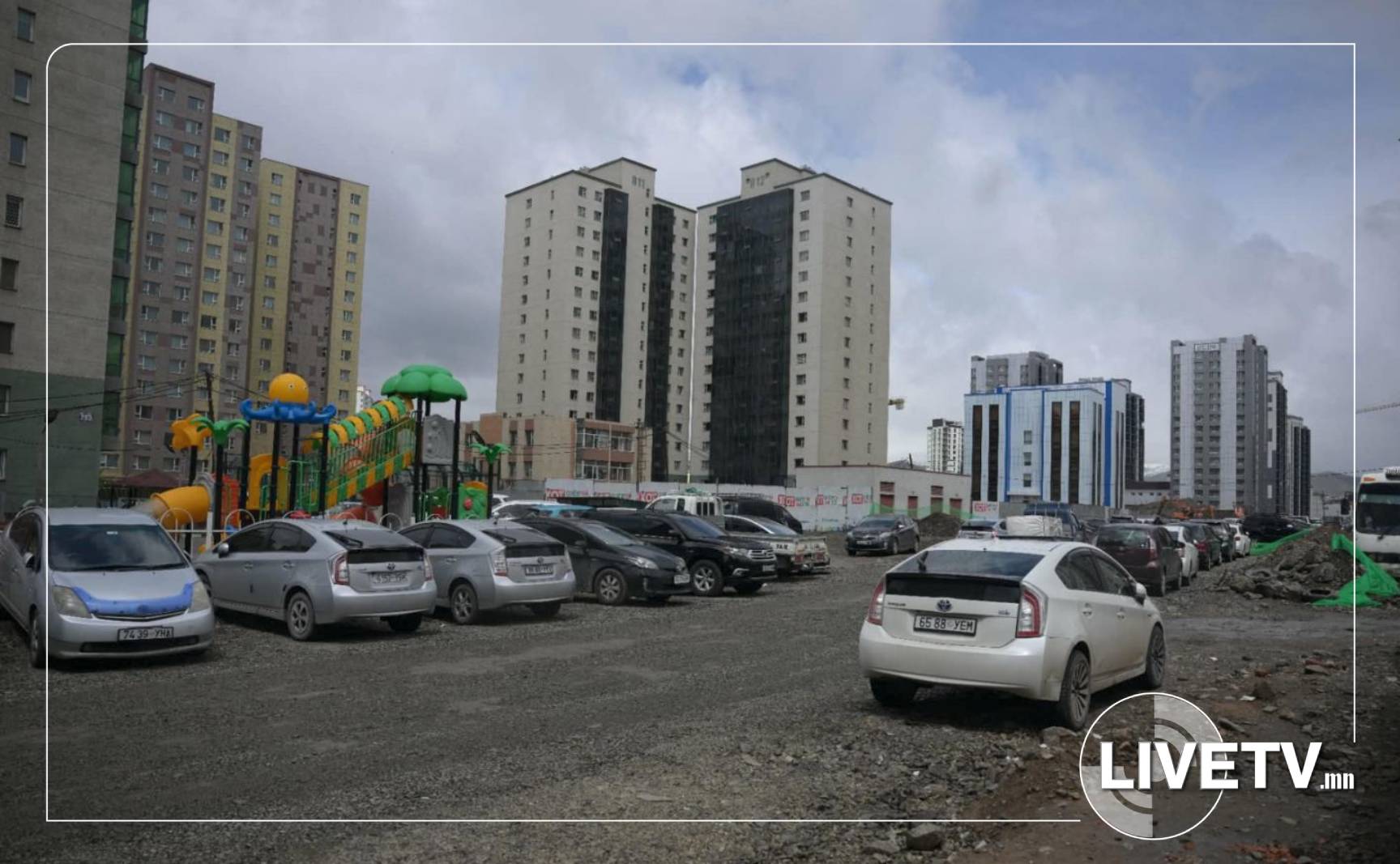 Алтайн гудамжнаас Галдан бошигтын гудамж хүртэлх 798 метр урт замыг шинэчилж байна
