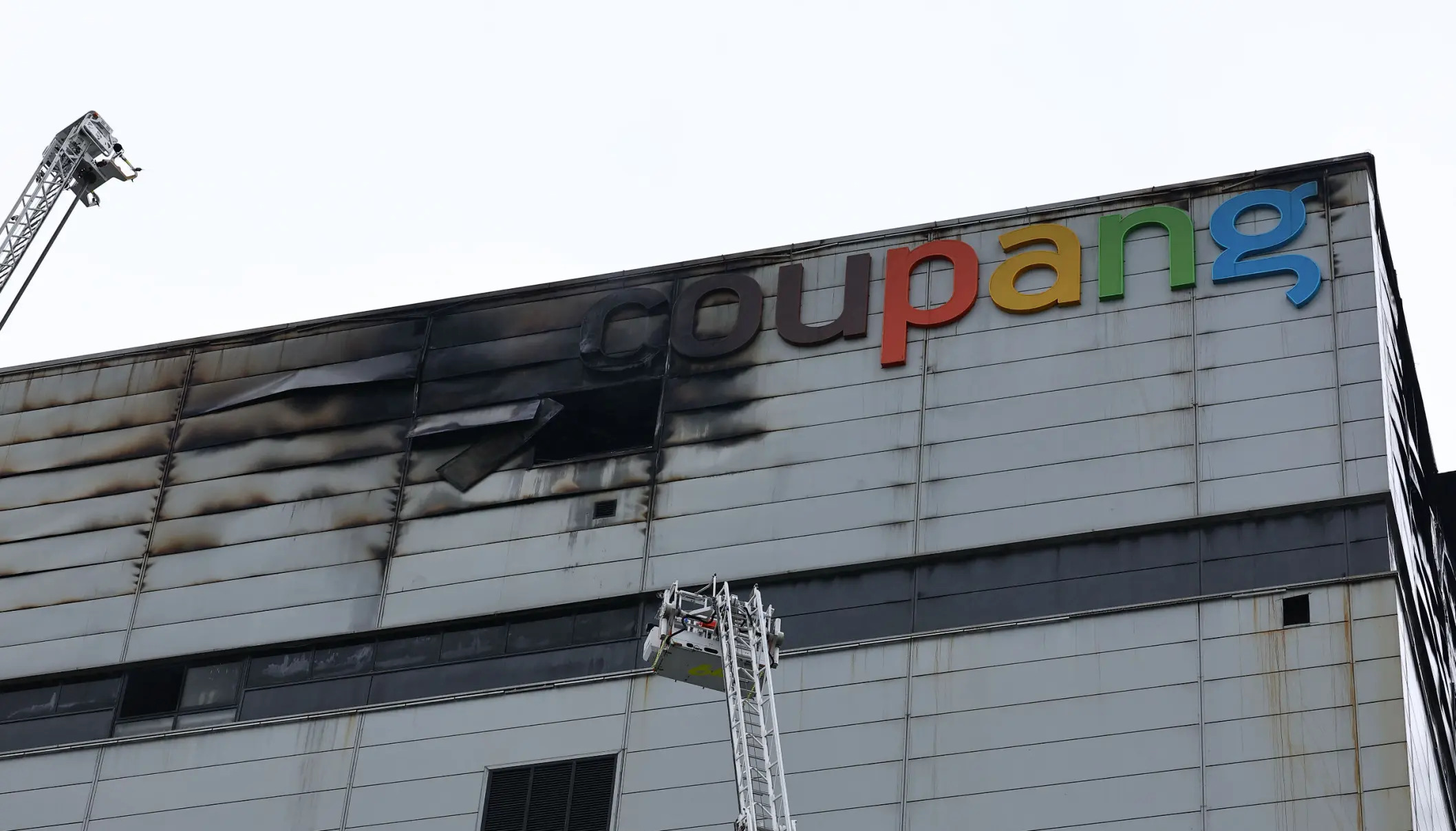 Өмнөд Солонгосын "Coupang" компанийн агуулахад гарсан галыг 61 цагийн дараа хяналтдаа авлаа