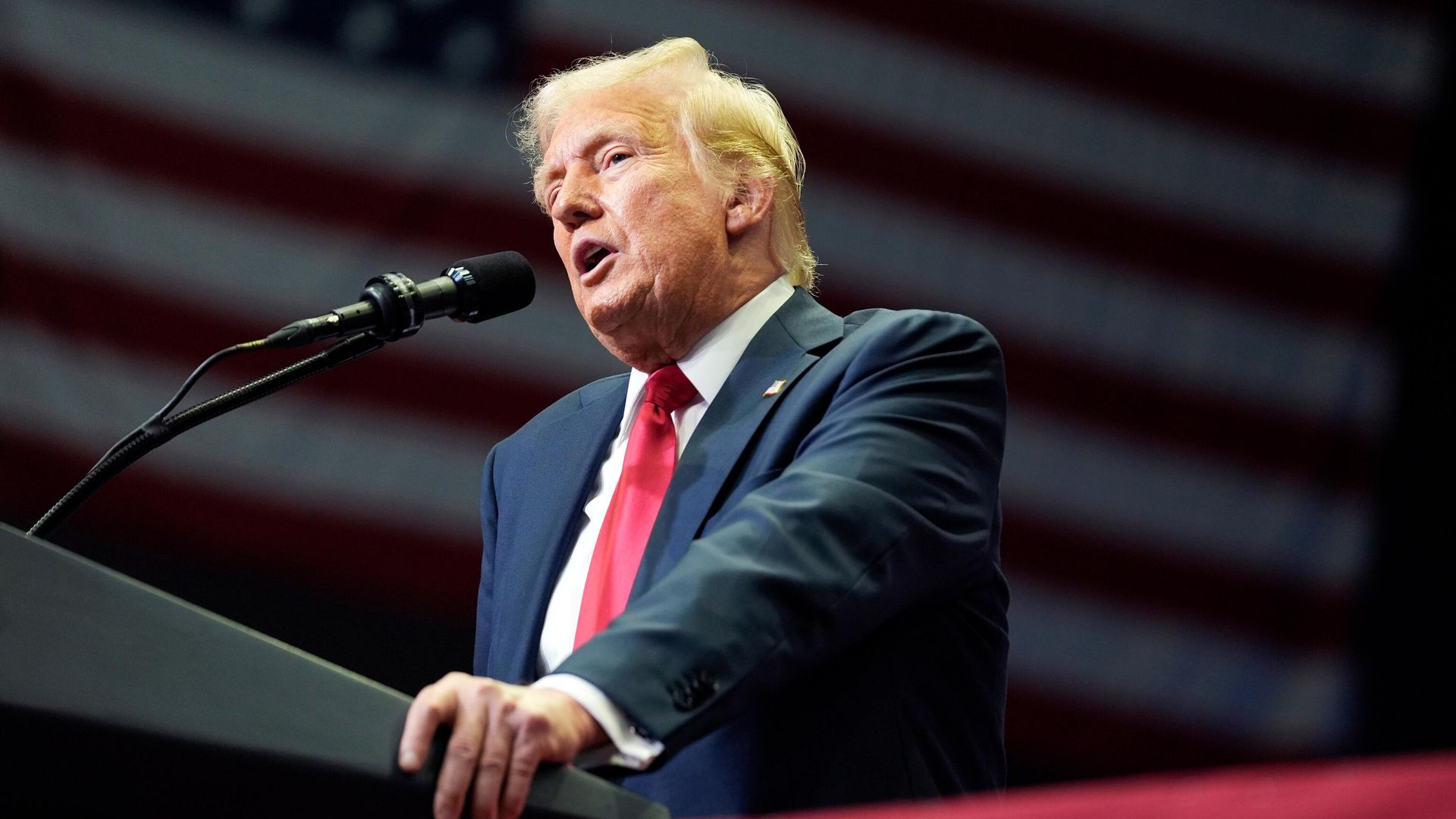 Дональд Трамп Ираны иргэний дэд бүтцийг бөмбөгдөхөө мэдэгдэв