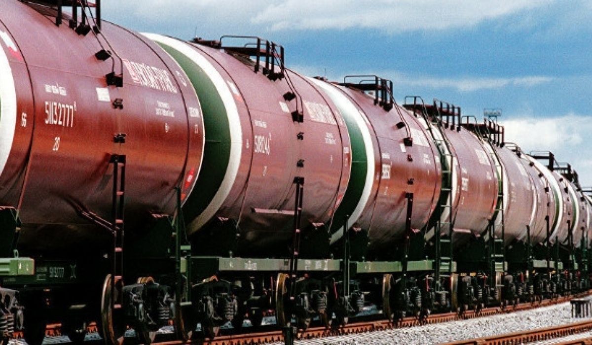 Сүхбаатар боомтоор энэ сарын 2,3-нд нийт 4140 тонн АИ-92 автобензинийг оруулж иржээ