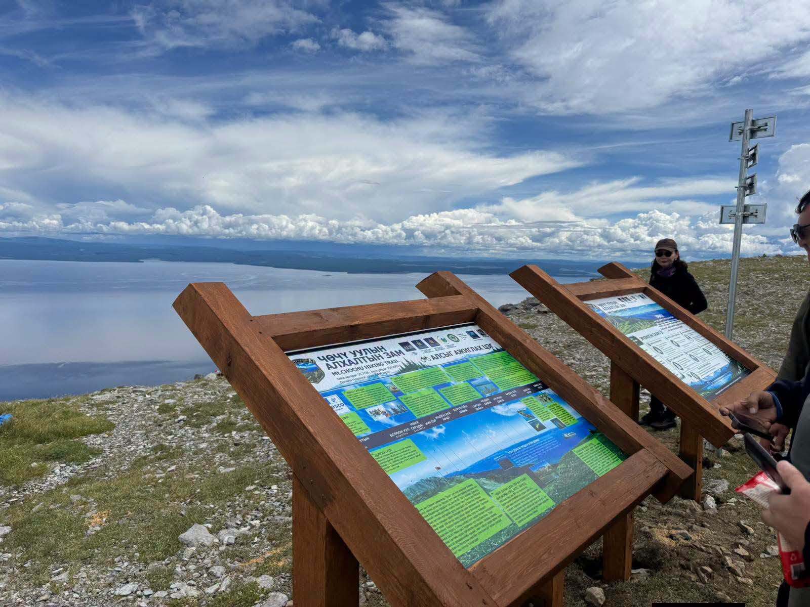 Хөвсгөл нуурын дэргэдэх Чөчү уулын 6.3 км явган болон морин аяллын жимийг тохижуулж байна
