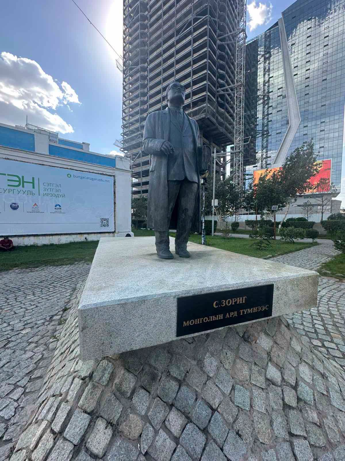 С.Зоригийн хөшөөг зөвшөөрөлгүй зөөж тээвэрлэсэн үйлдэлд хариуцлага тооцож, нэг сая төгрөгөөр торгожээ