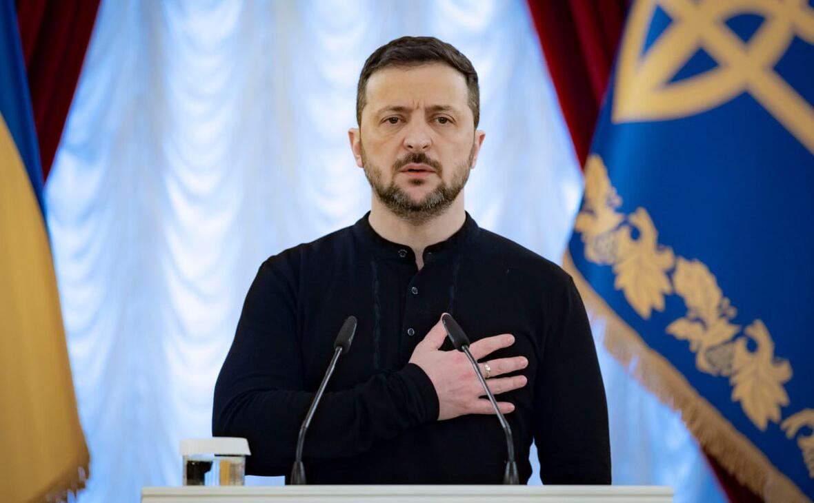 Владимир Зеленский батлан хамгаалахын дэмжлэг авахаар Канад улсад айлчилж байна