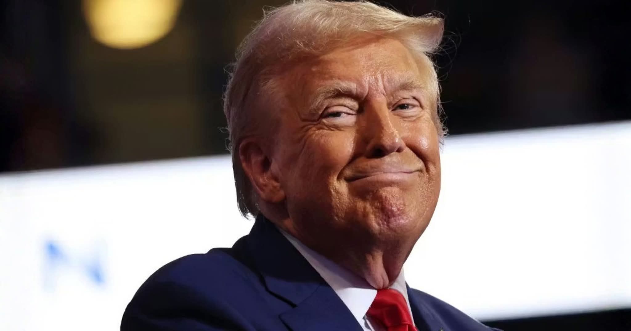 Дональд Трамп Ормузын хоолойг нээх тухай Ираны саналыг няцаалаа