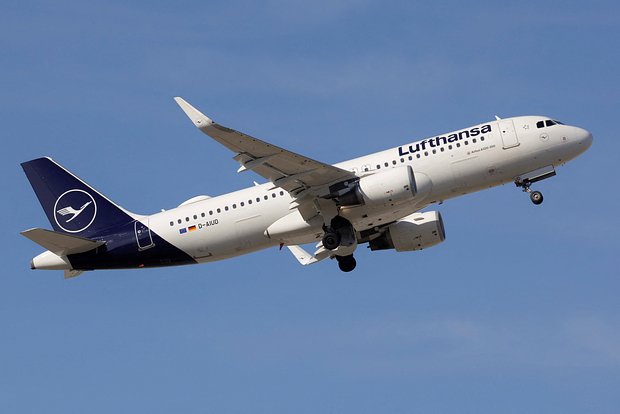 Зөөврийн цэнэглэгч шатсаны улмаас Lufthansa компанийн онгоц ослын буулт хийв