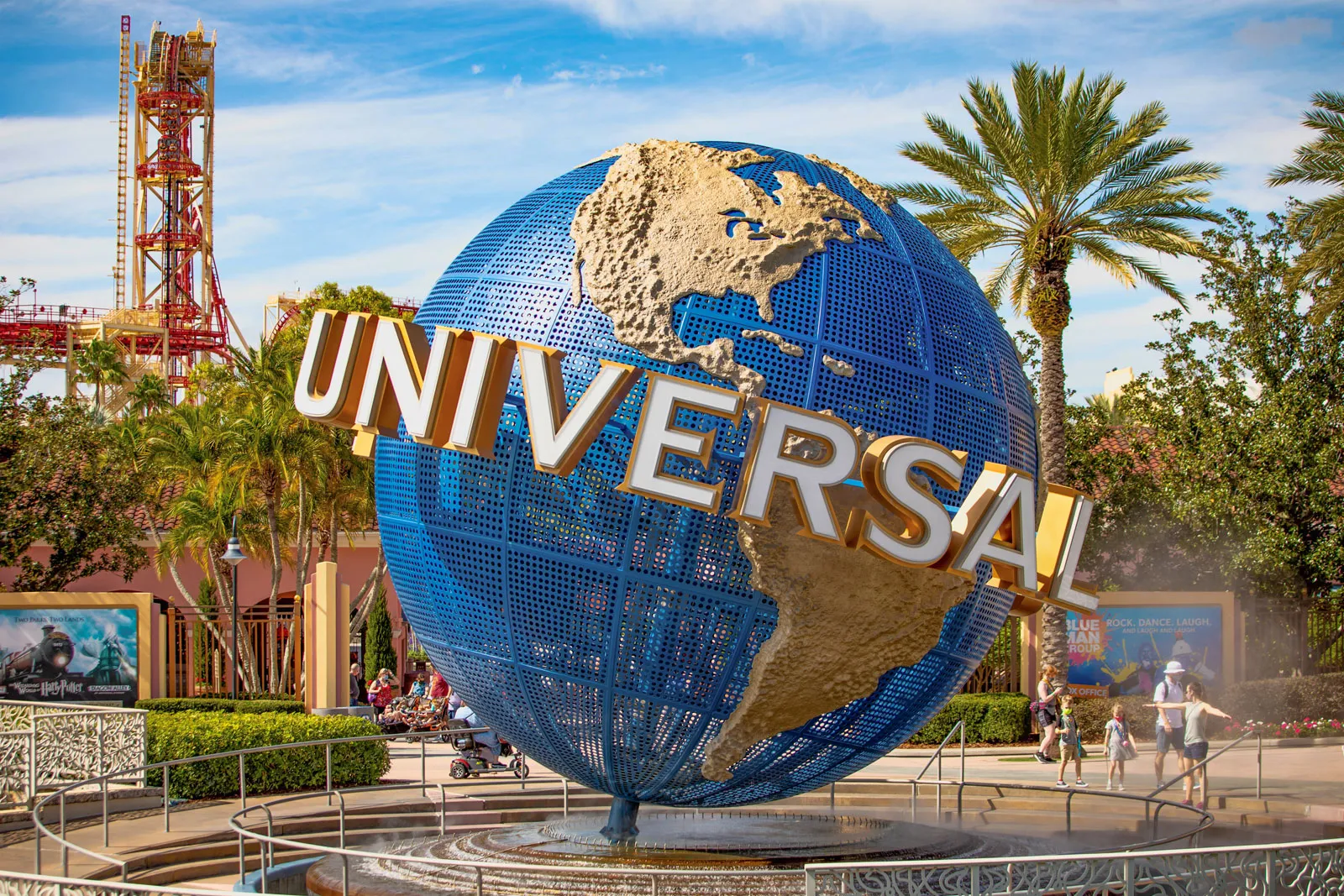 Universal Pictures таван тэрбум долларын орлого олсон анхны студи боллоо