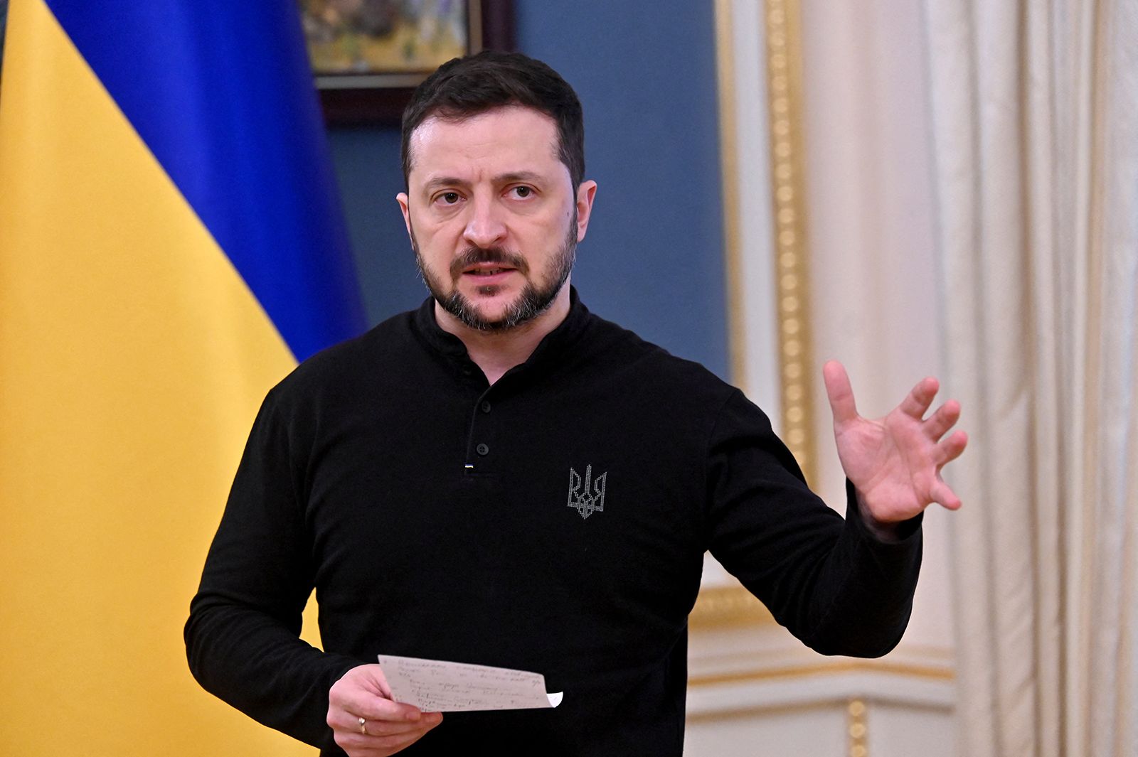 Зеленский: Оросын газрын тосны үйлдвэрүүдэд цохилт өгөх стратегиа эрчимжүүлнэ