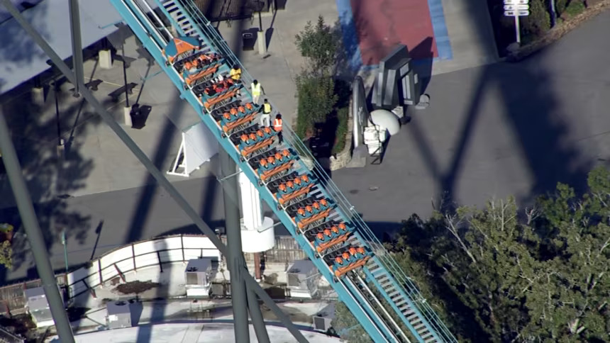 АНУ-ын Six Flags паркын галзуу хулганаас хүн унаж амиа алджээ