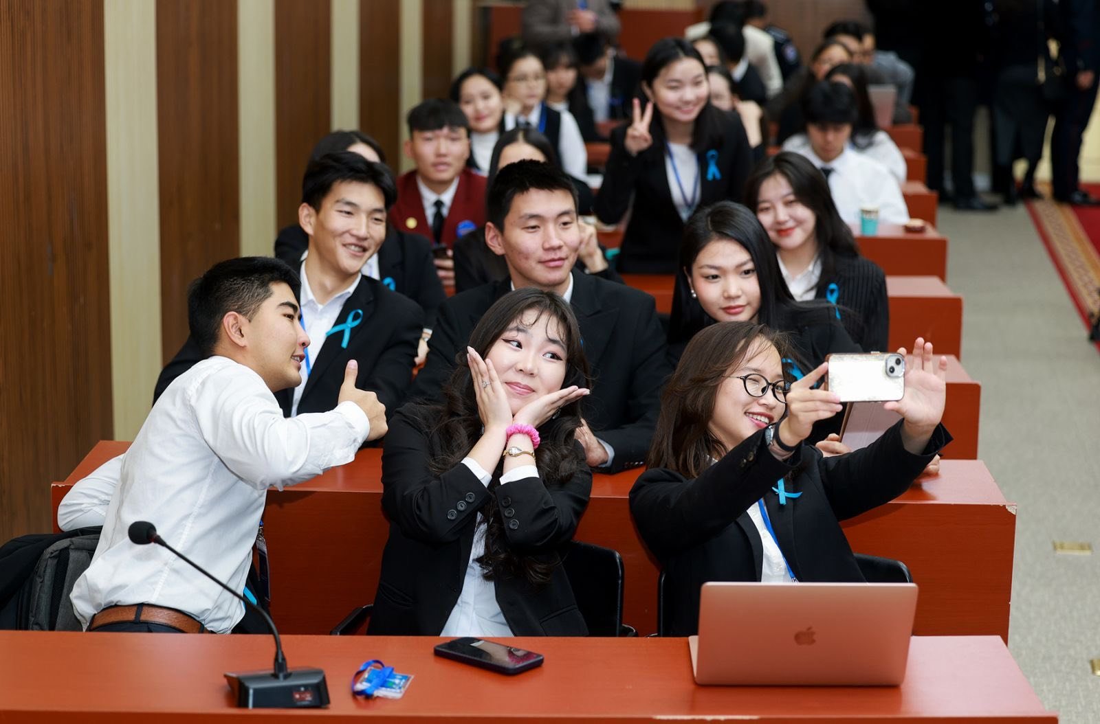 584412801 1143559684616309 8532028498704592636 N