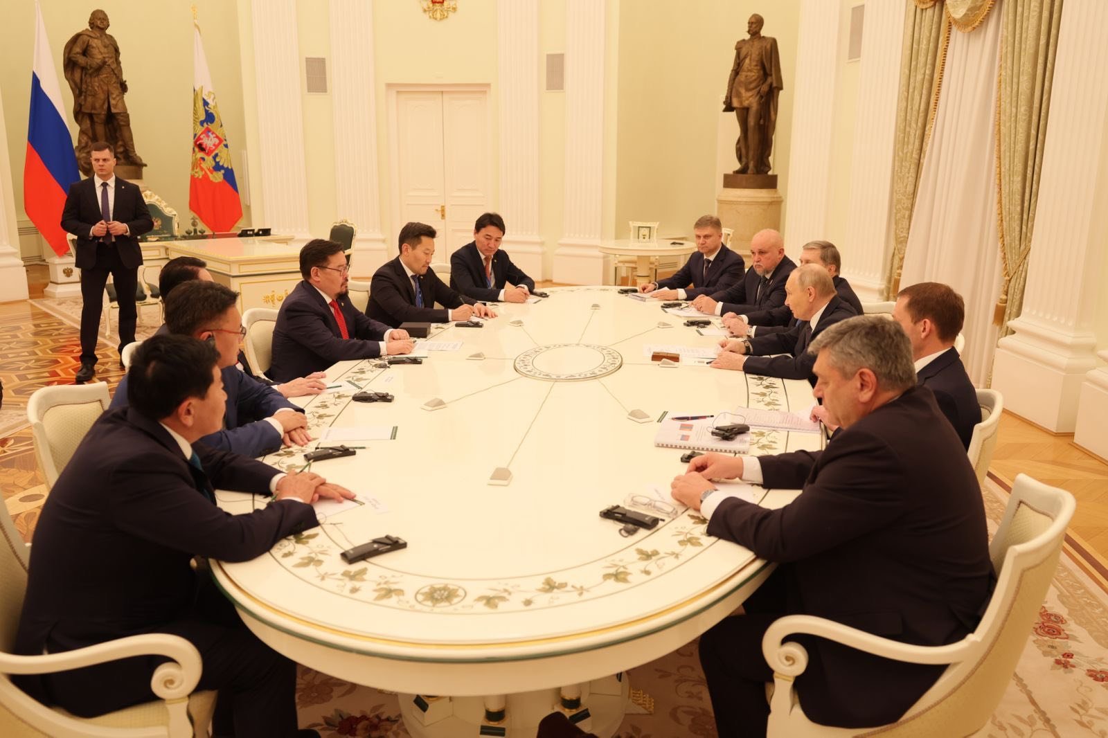 583336656 1385386583144061 3201903688632907605 N