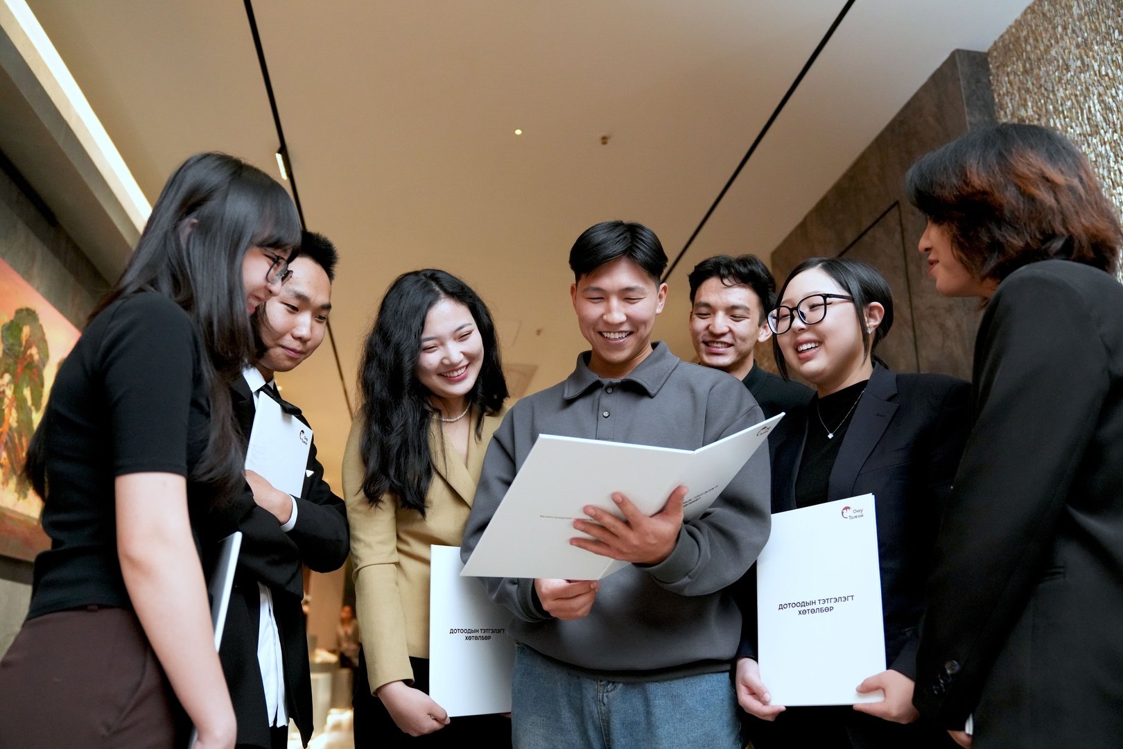 576898695 1126073436347204 1287765644616668923 N