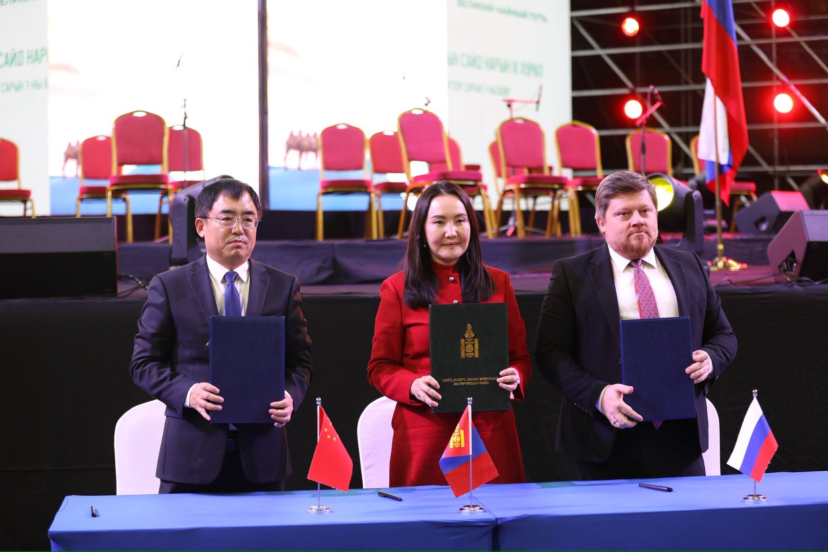 2064c12416f14894bd81913239dac717